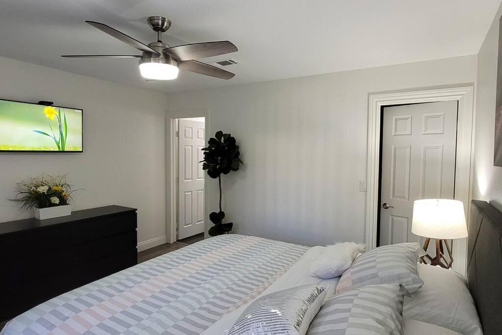 L - Fully Remodeled And Professionally Decorated Las Vegas Exterior photo